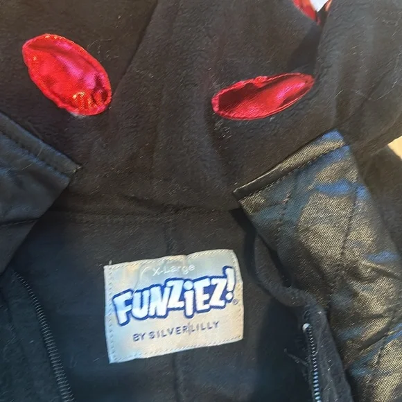 Men’s spider onesie - Picture 2 of 4